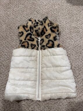 Cute leopard print fuzzy top puffy vest.